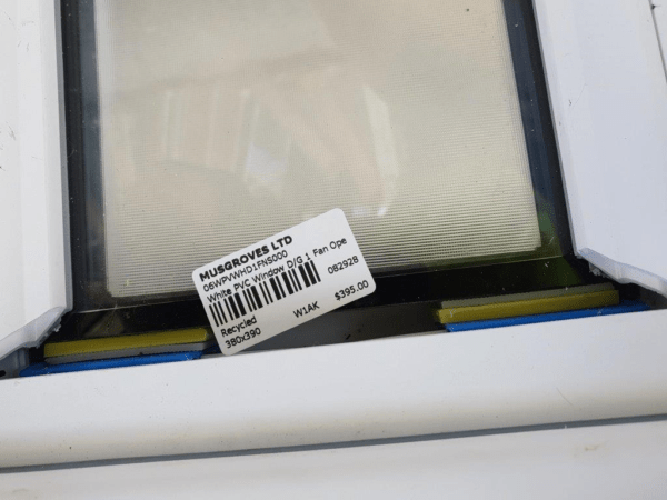 20190223-pvc_small_window_sticker_and_missing_piece_82928.png