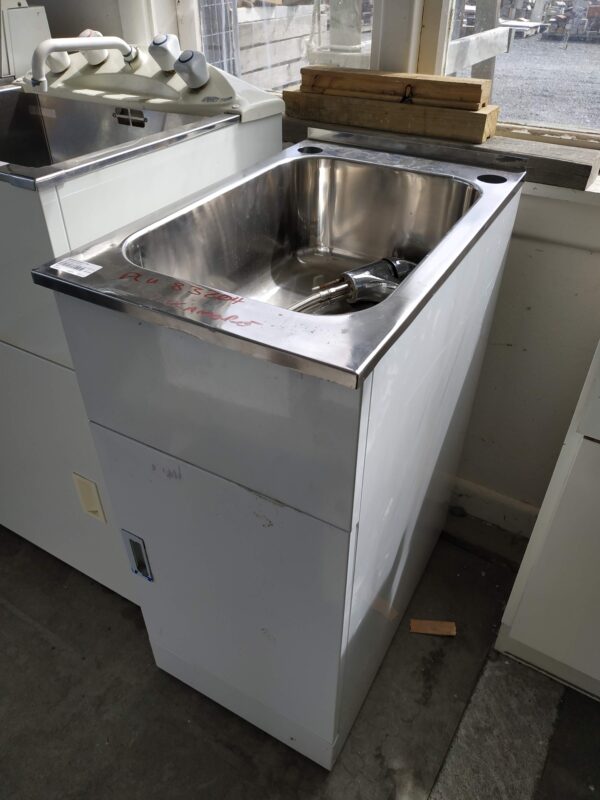 83204 Laundry Tub with Cabinet Unused