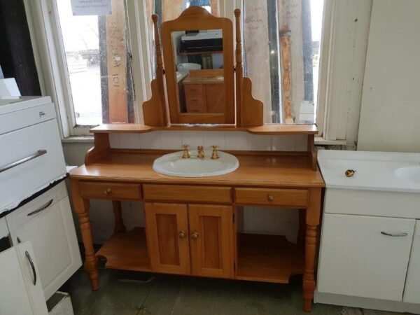90569 Rimu Vanity and mirror front
