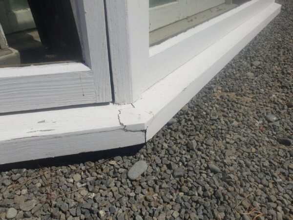 92391 Bay Window Wooden close up of crack bottom window ext