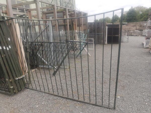 95906 Metal Fence Sections Various Sizes