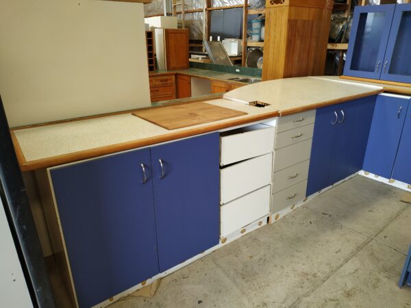 98084-Blue & Fawn Rec Kitchen
