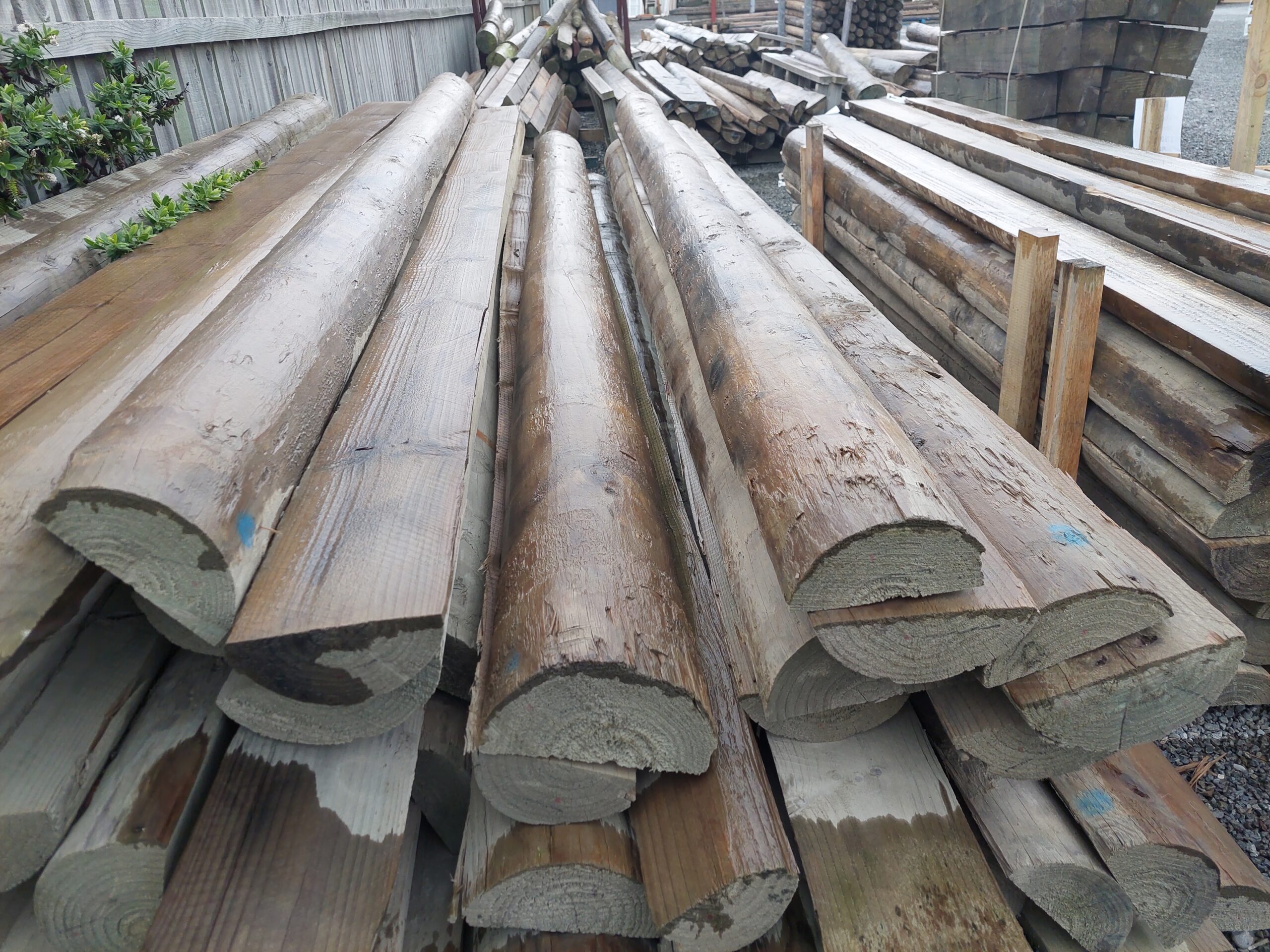 20230617_102143 H4 Posts, Poles and half rounds - Image 3