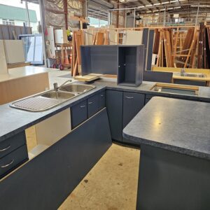 Blue L Shape Kitchen – 119608 (1) Blue L Shape Kitchen with a Blue Top